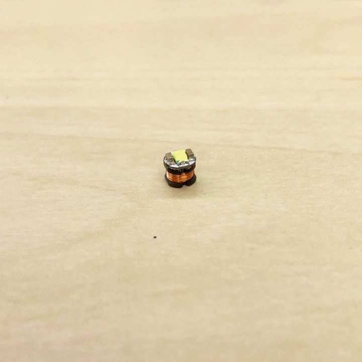 写真:コイル付きLED