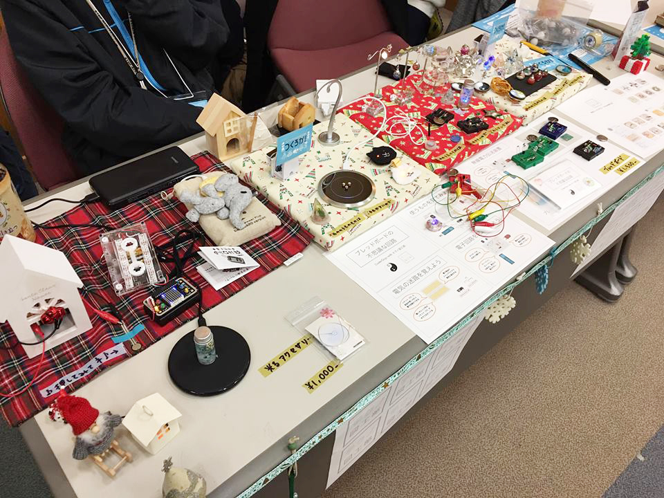 写真:午後のブース展示